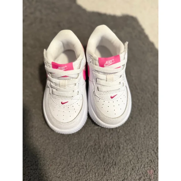 Nike Toddler Sneakers White Pink • Size 7C • Excellent Condition - Picture 2 of 4
